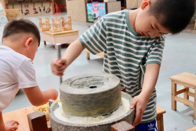 主题课程实践活动 探秘石磨豆浆的技艺与传承